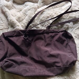 BAGGU medium bowler in chocolate plum